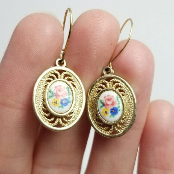 Vintage Sarah Coventry Floral Oval Gold Tone Dangle Earrings, Signed Estate - Picture 6 of 6
